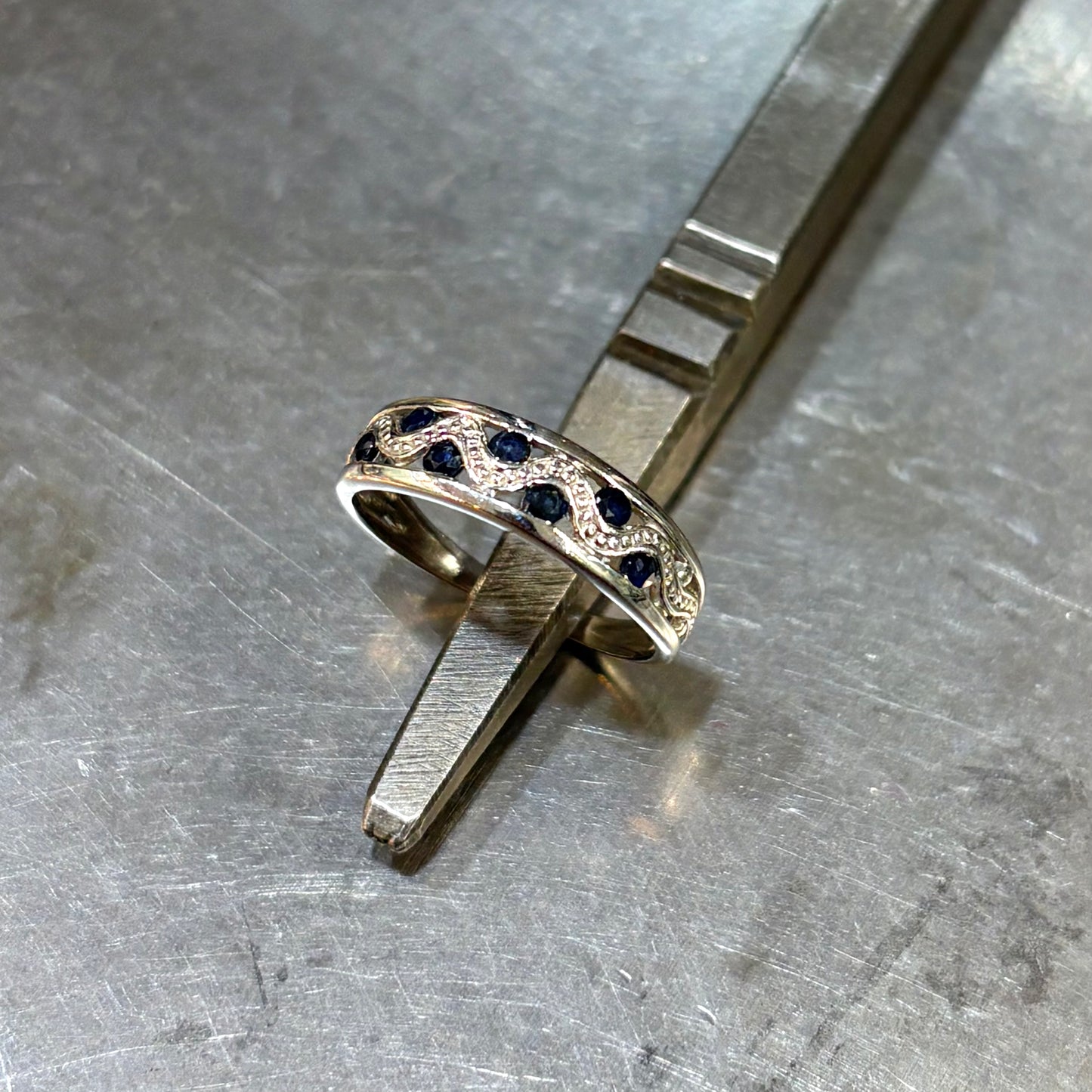 Bague Vague - Or Blanc 750 & Saphirs