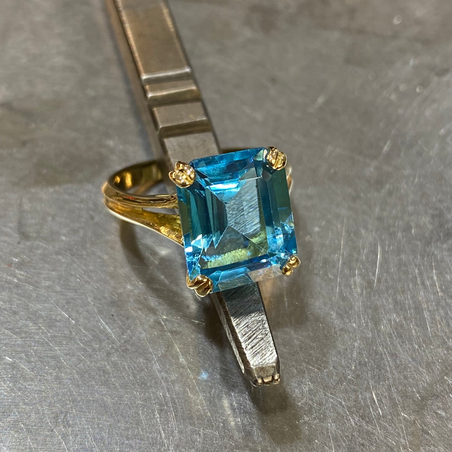 Bague - Or Jaune 750 & Topaze Création Fremont