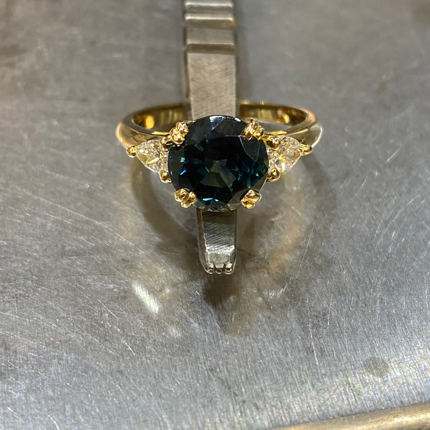Bague Nausicaä - Or Jaune 750 Saphir & Diamants Création Fremont