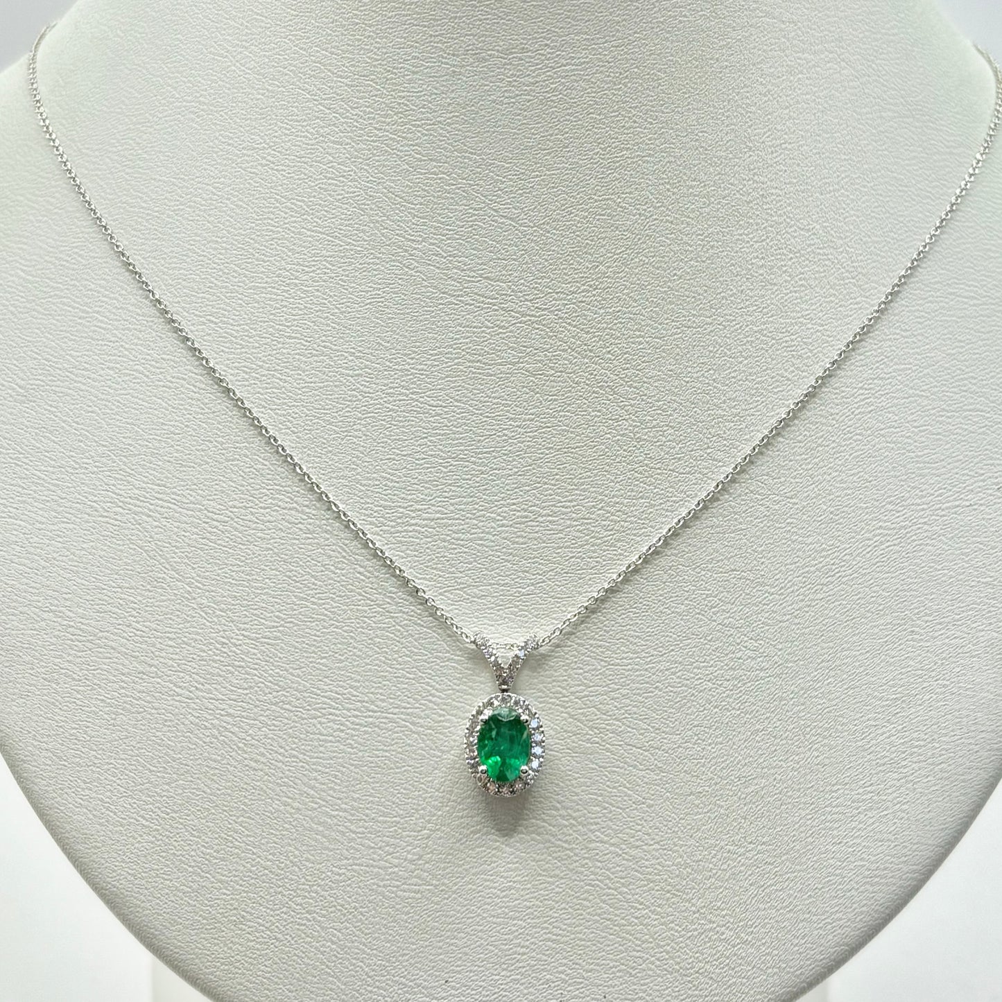 Collier Marguerite - Or Blanc 750 Émeraude & Diamants