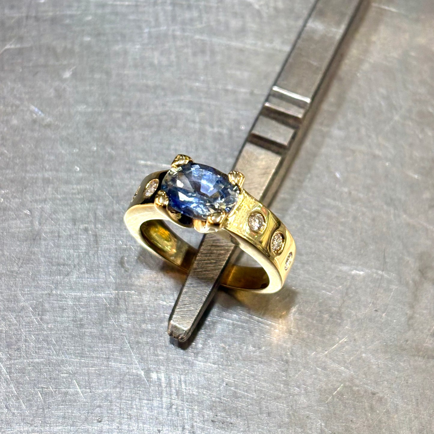 Bague Jonc - Or Jaune 750 Saphir & Diamants