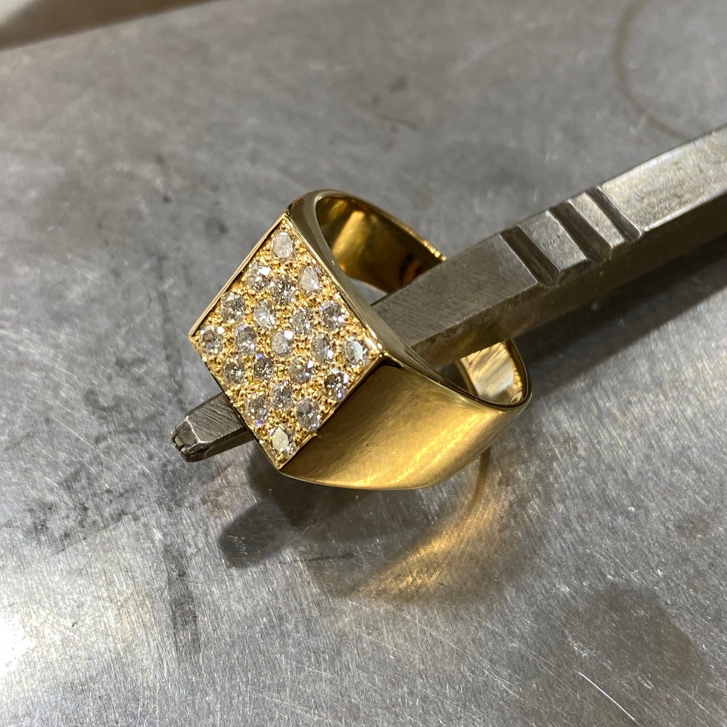 Bague Chevalière Pavée - Or Jaune 750 & Diamants