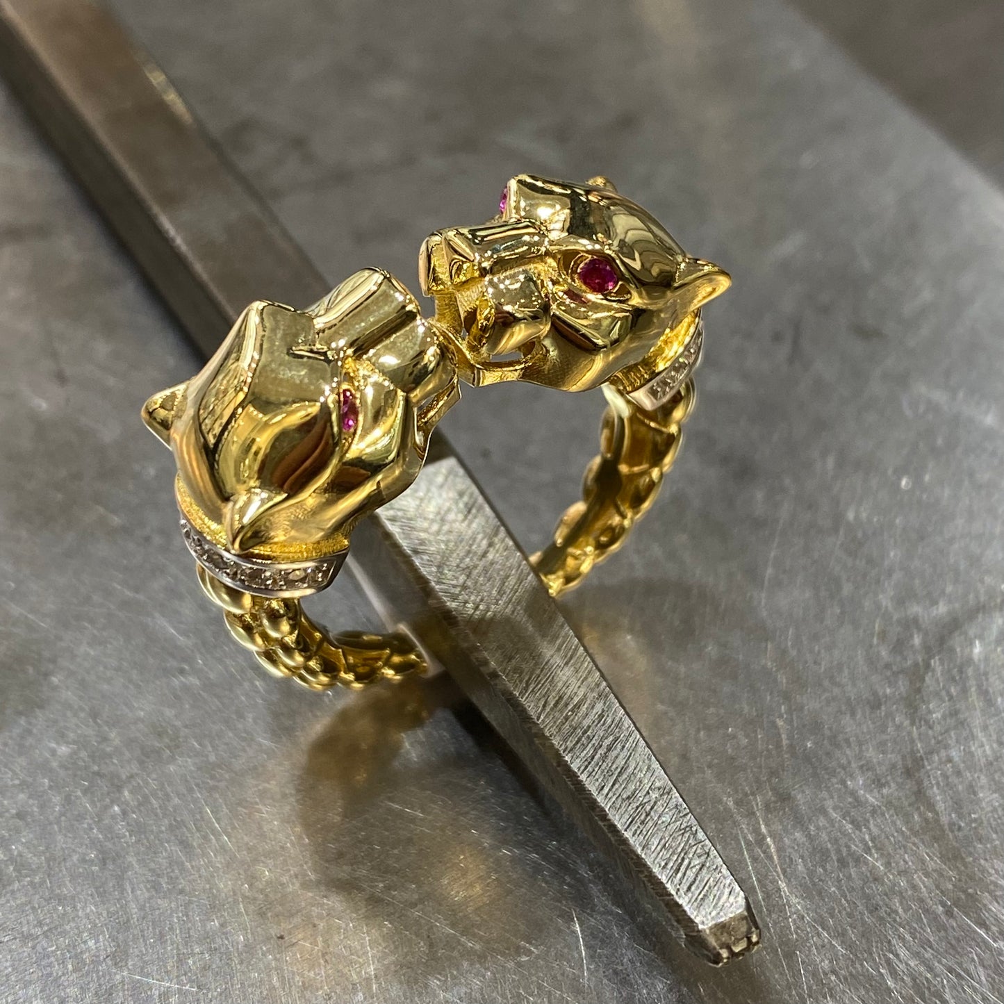 Bague Chevalière Panthère - Or Jaune 750 & Zircons