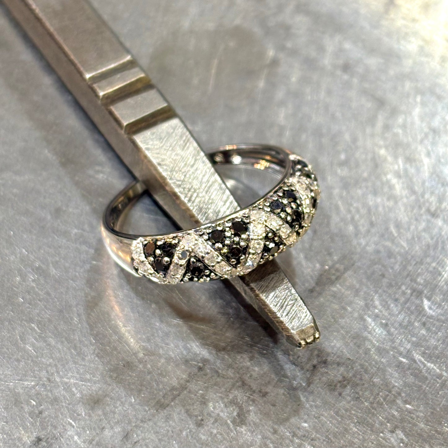 Bague Reflet - Or Blanc 585 Diamants Noir & Blanc