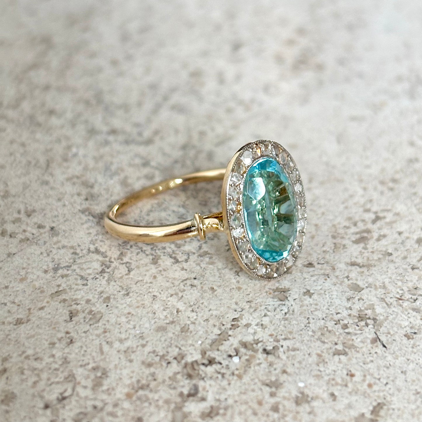 Bague Entourage Vintage - Or Jaune Diamants & Topaze de Synthèse