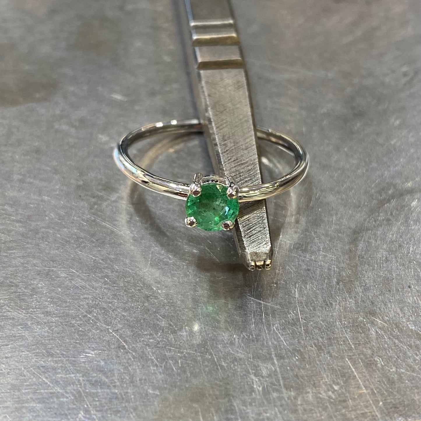 Bague Natori - Or Blanc 750 & Émeraude Création Fremont