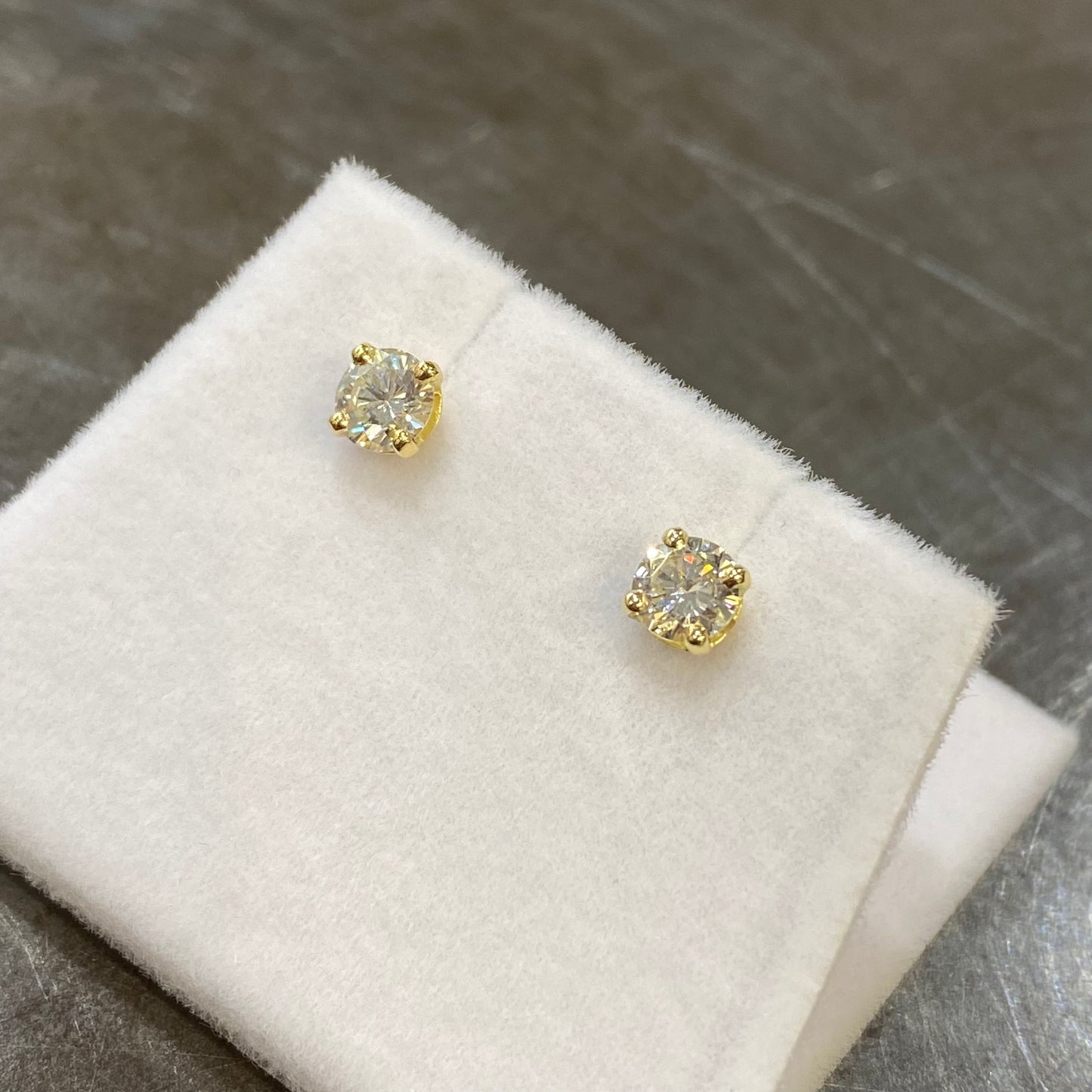 Boucles D'oreilles Puces Solitaire - Or Jaune 750 & Diamants