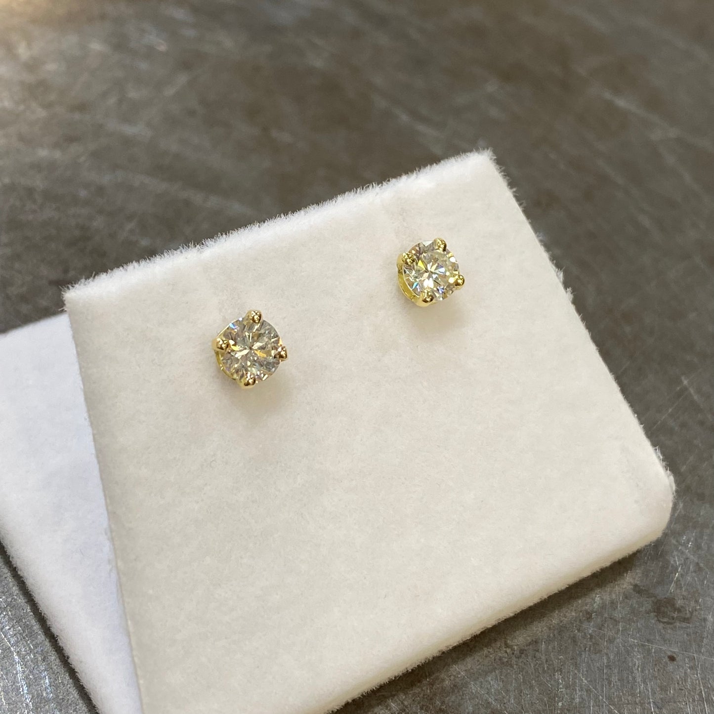 Boucles D'oreilles Puces Solitaire - Or Jaune 750 & Diamants