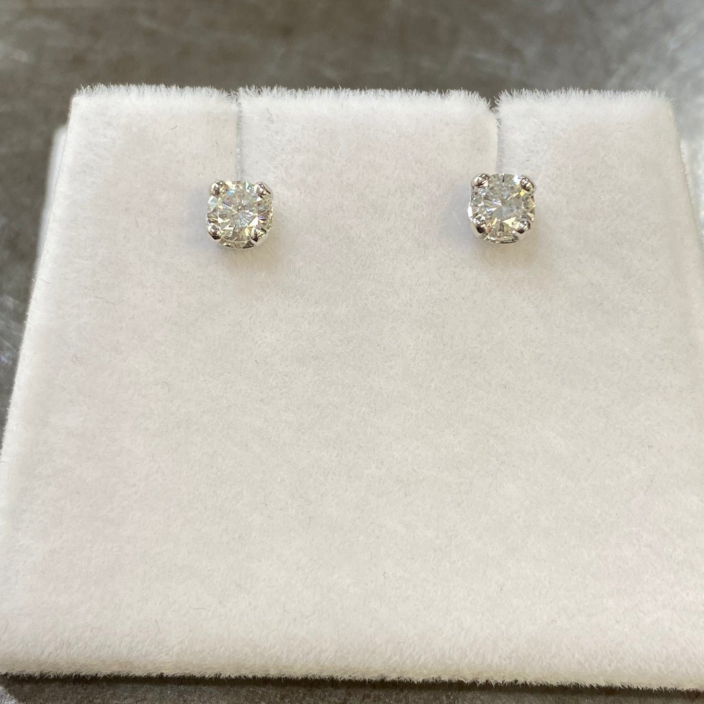 Boucles D'oreilles Puces Solitaire - Or Blanc 750 & Diamants