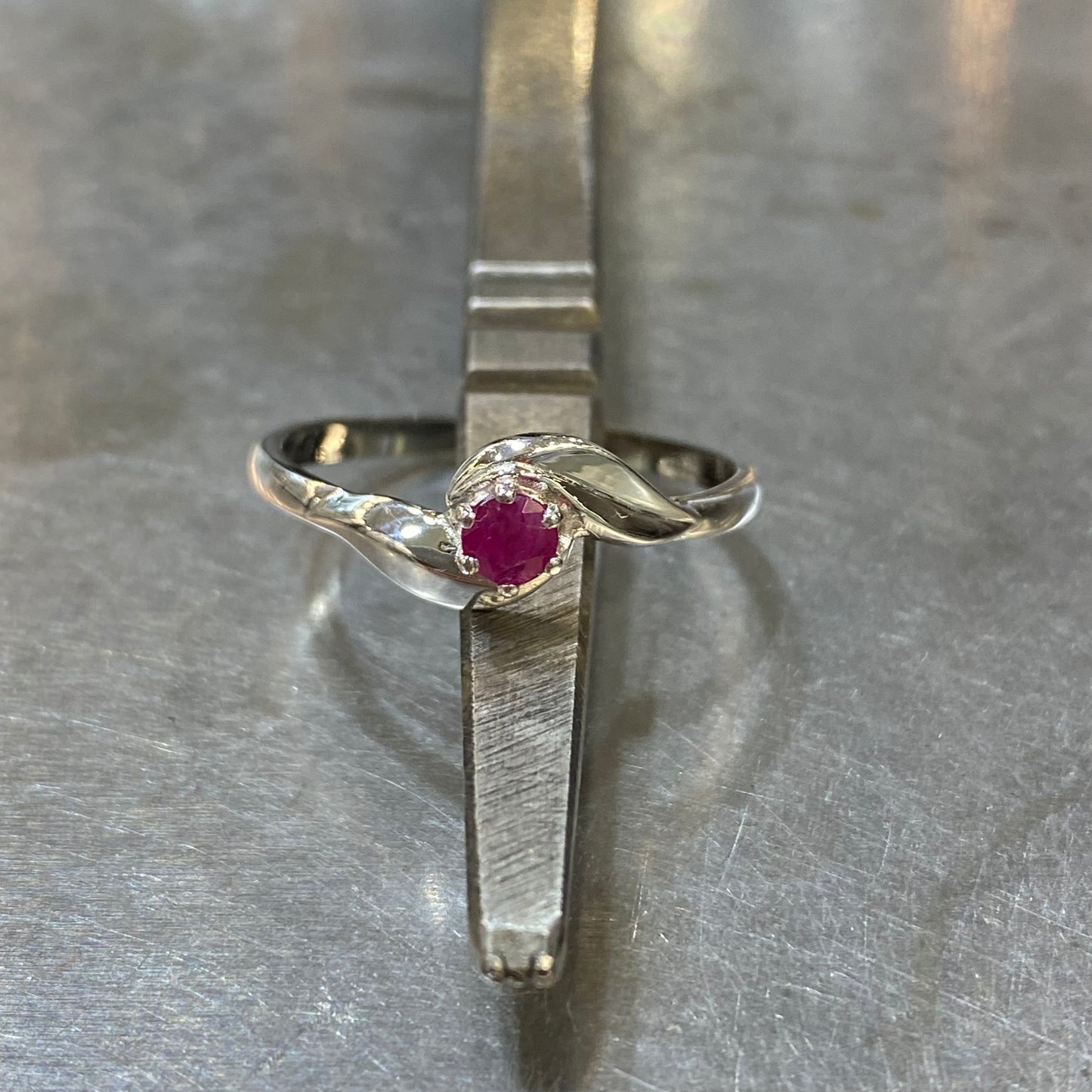 Bague Fiore - Or Blanc 750 & Rubis Création Fremont