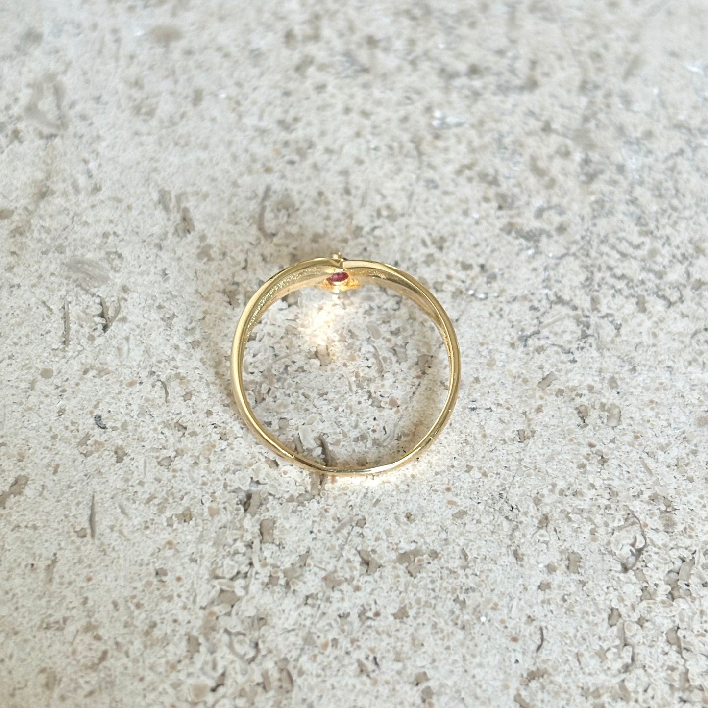 Bague V - Or Jaune 750 & Rubis