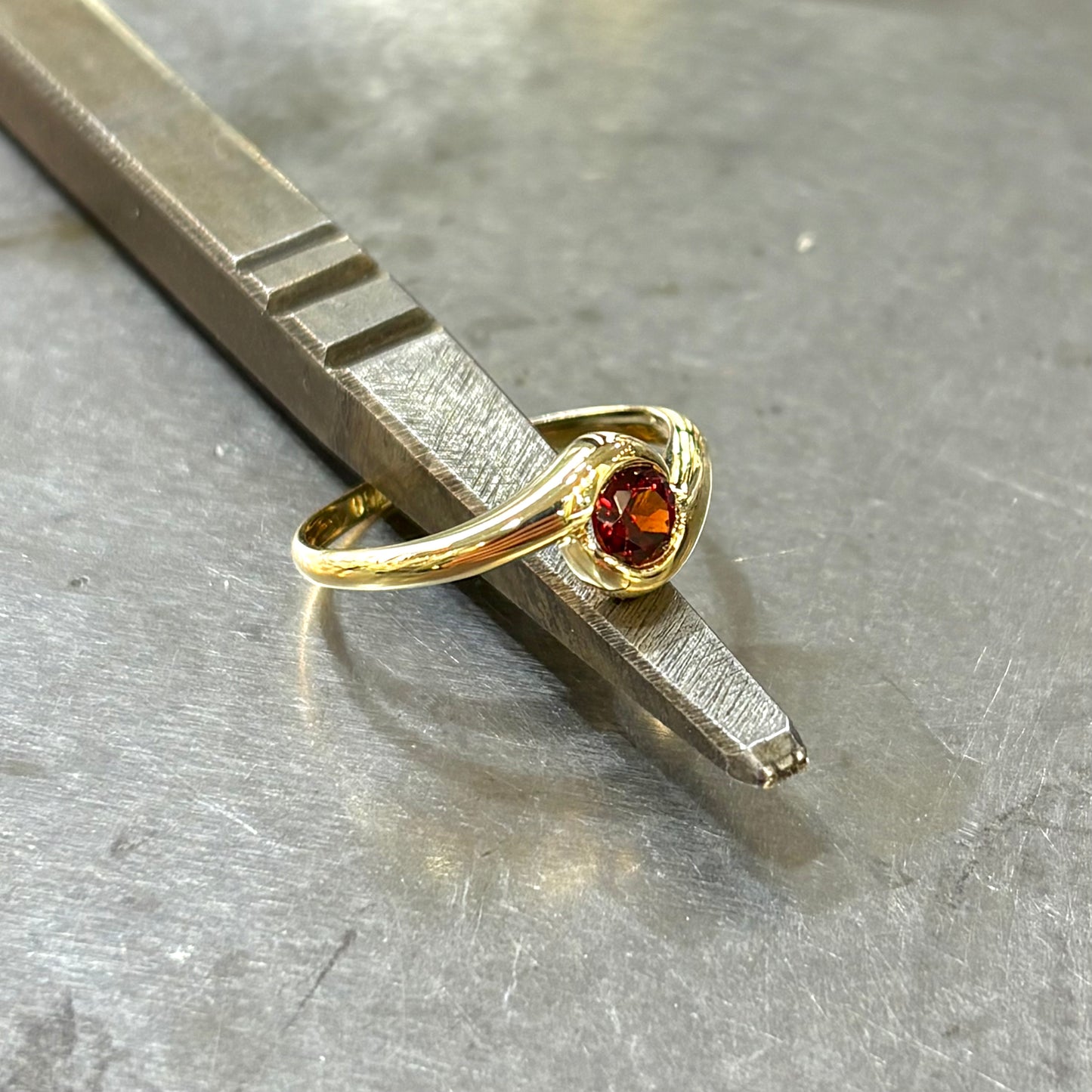 Bague Tourbillon - Or Jaune 750 & Grenat