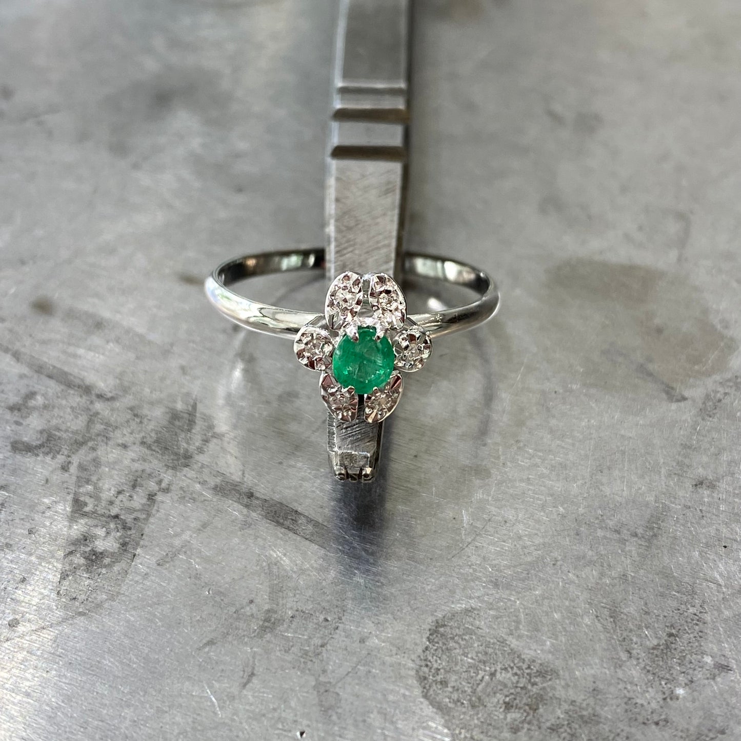 Bague Marguerite - Or Blanc 750 Diamants & Émeraude Occasion