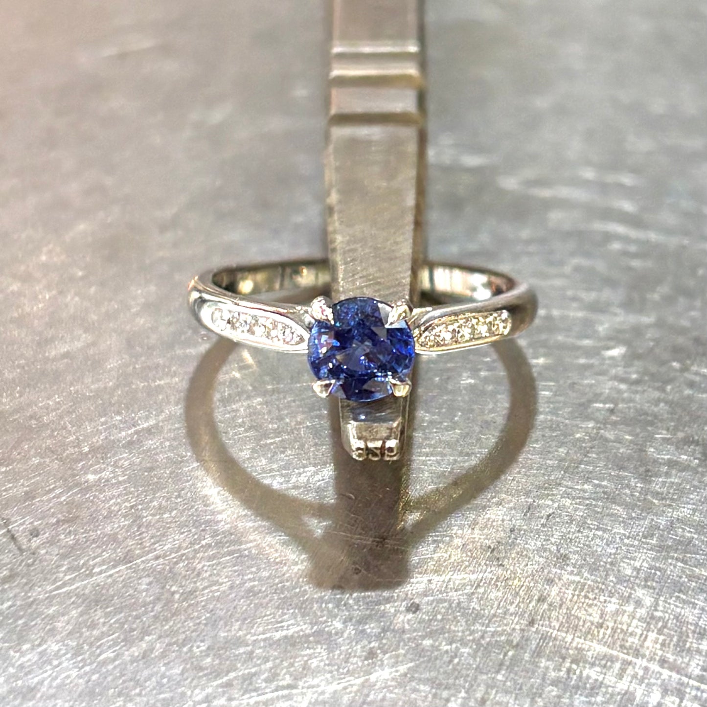 Bague Solitaire - Or Blanc 750 Saphir de Ceylan & Diamants