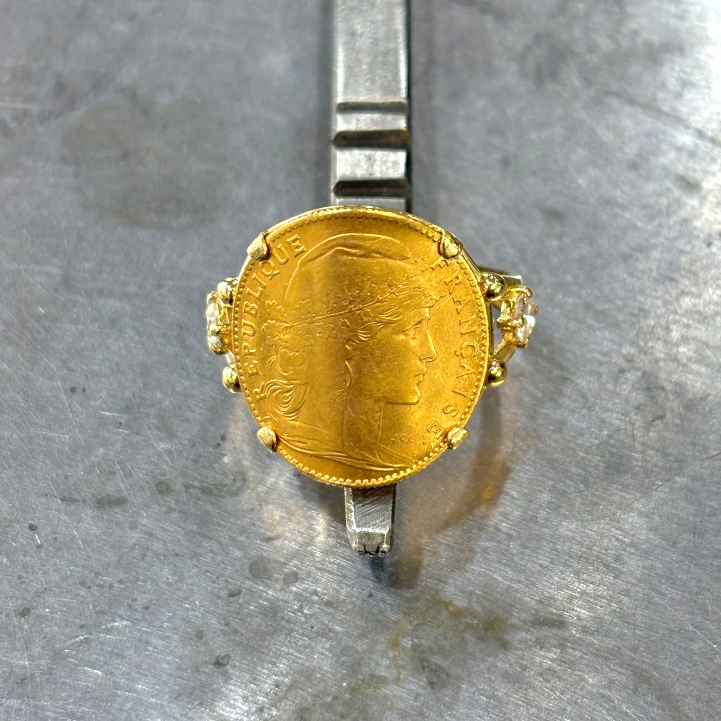 Bague Pièce - Or Jaune 750 Pièce 10 Francs Marianne Coq & Diamants