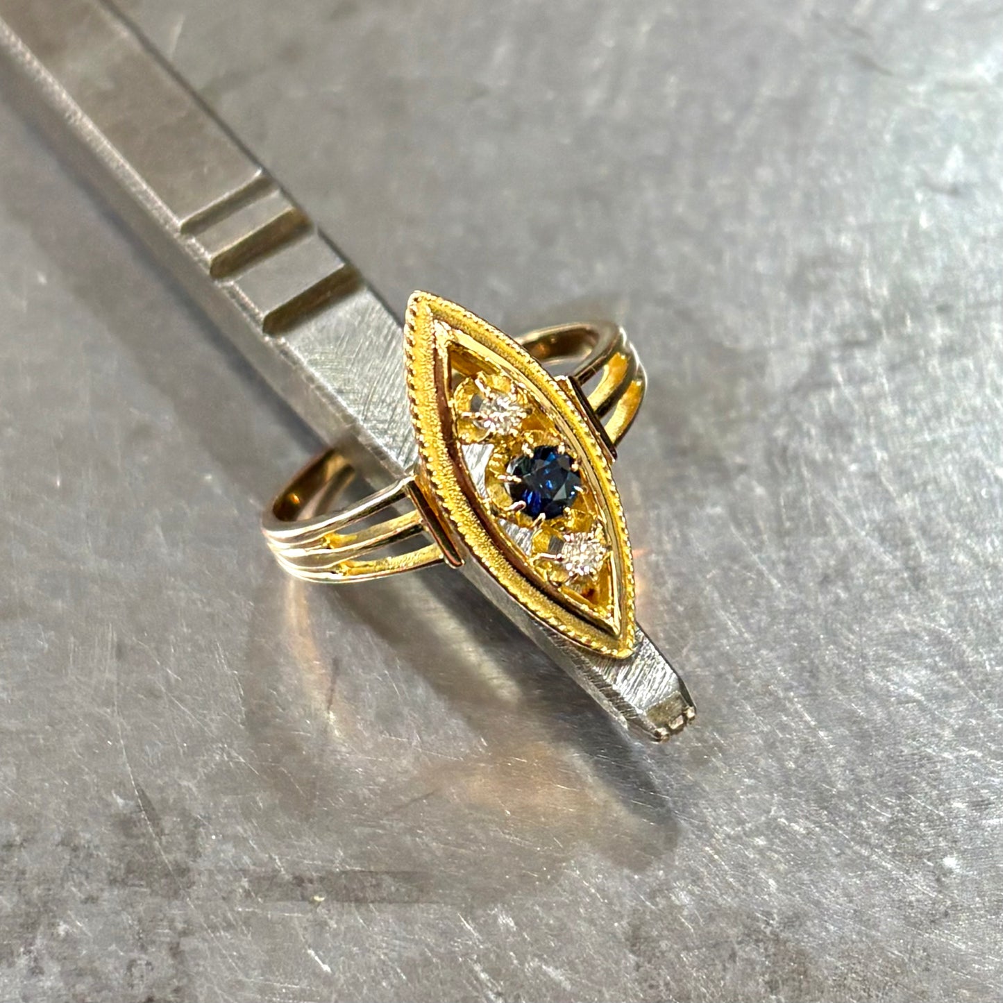 Bague Marguerite Marquise - Or Jaune 750 Saphir & Diamants