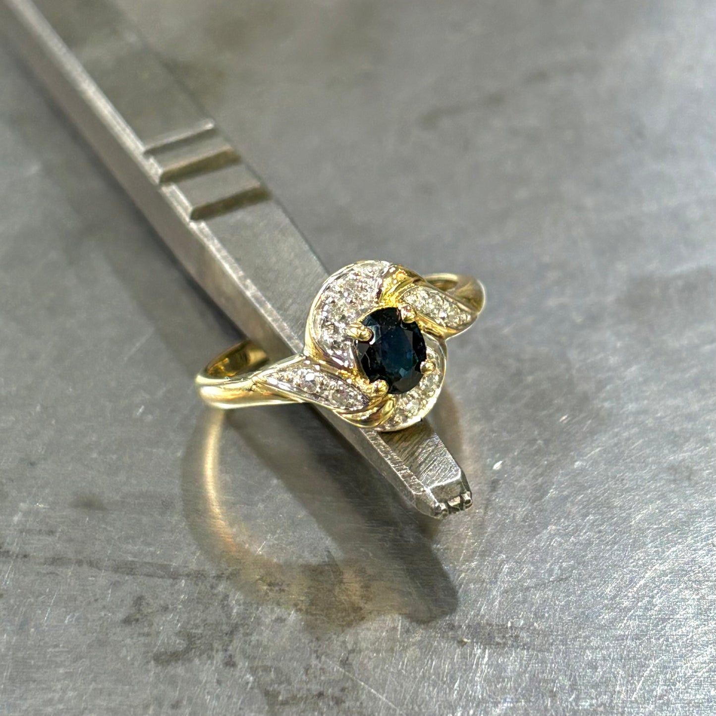 Bague Tourbillon - Or Jaune Diamants & Saphir