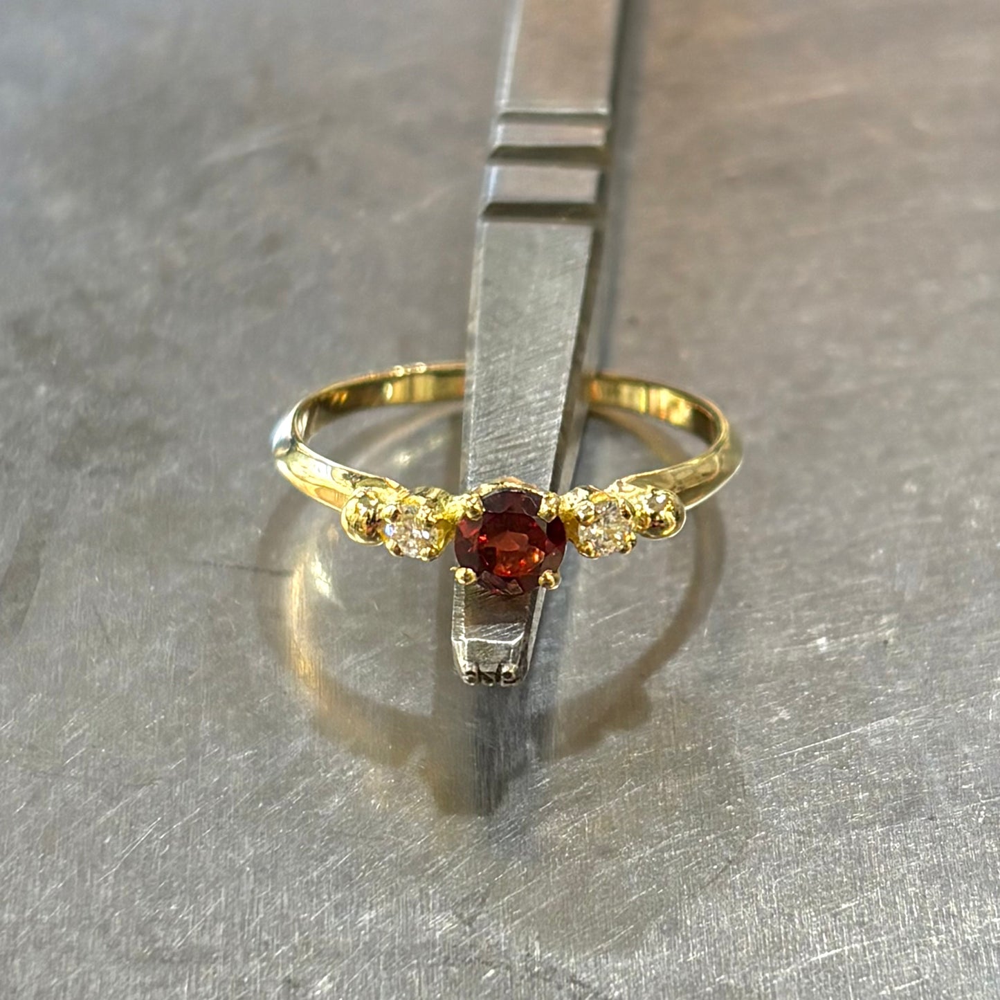 Bague Ponyo - Or Jaune 750 Grenat & Diamants