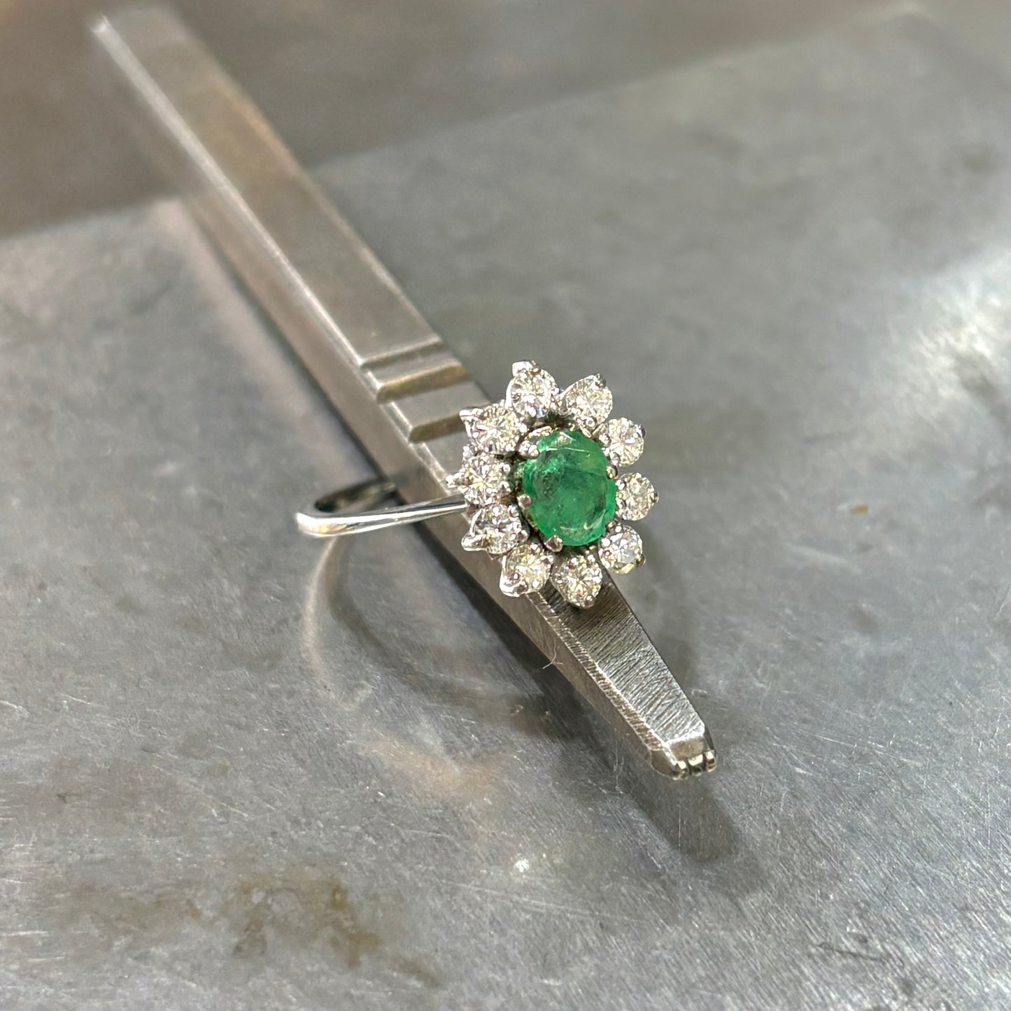 Bague Marguerite - Or Blanc 750 Émeraude & Diamants