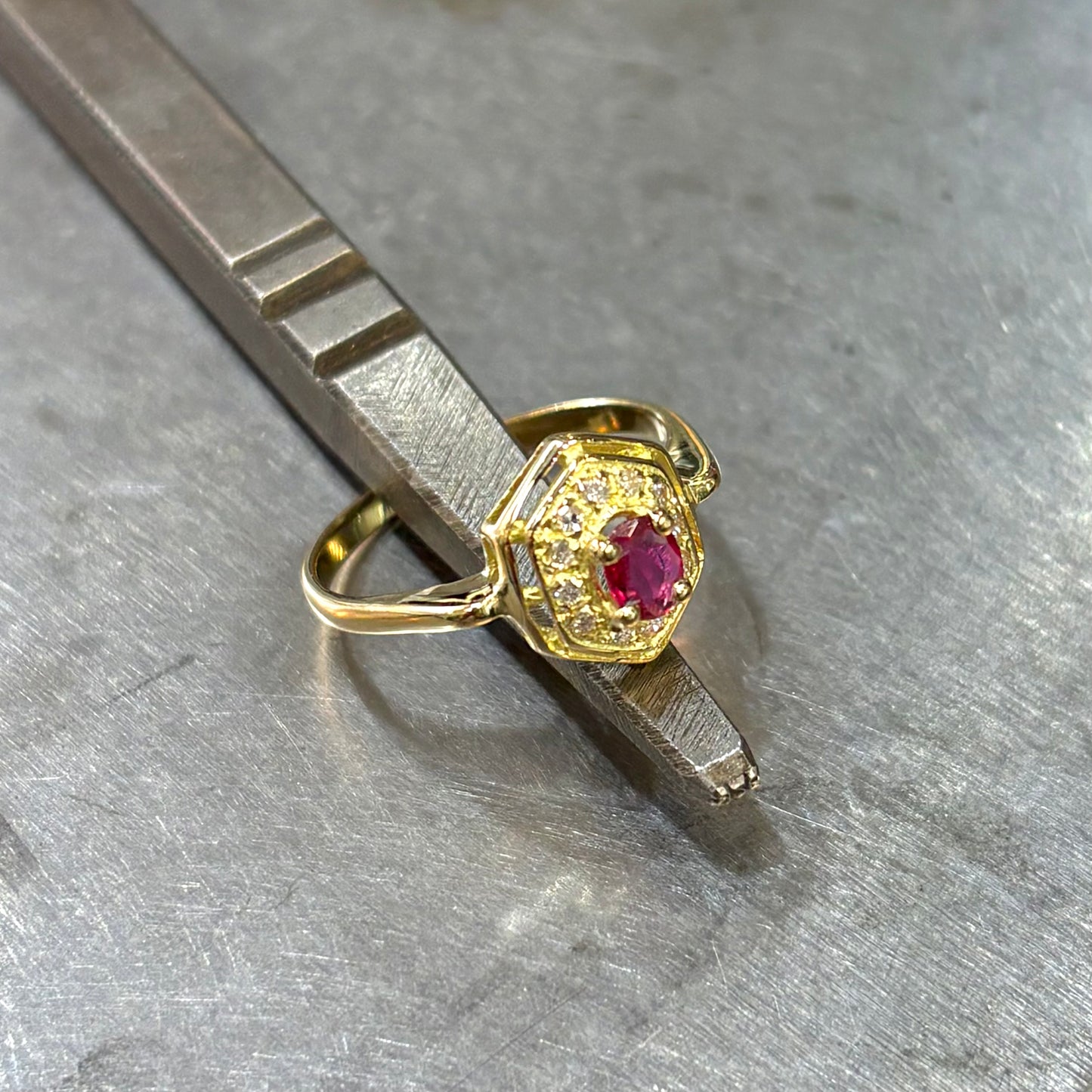 Bague Yuba - Or Jaune 750 Rubis & Diamants