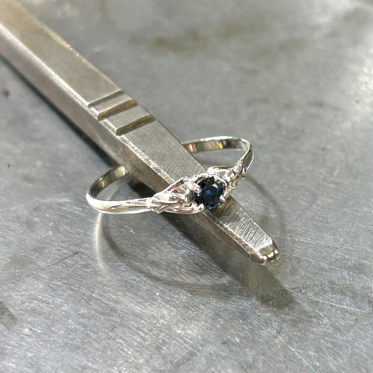 Bague Natori - Or Blanc 750 & Saphir