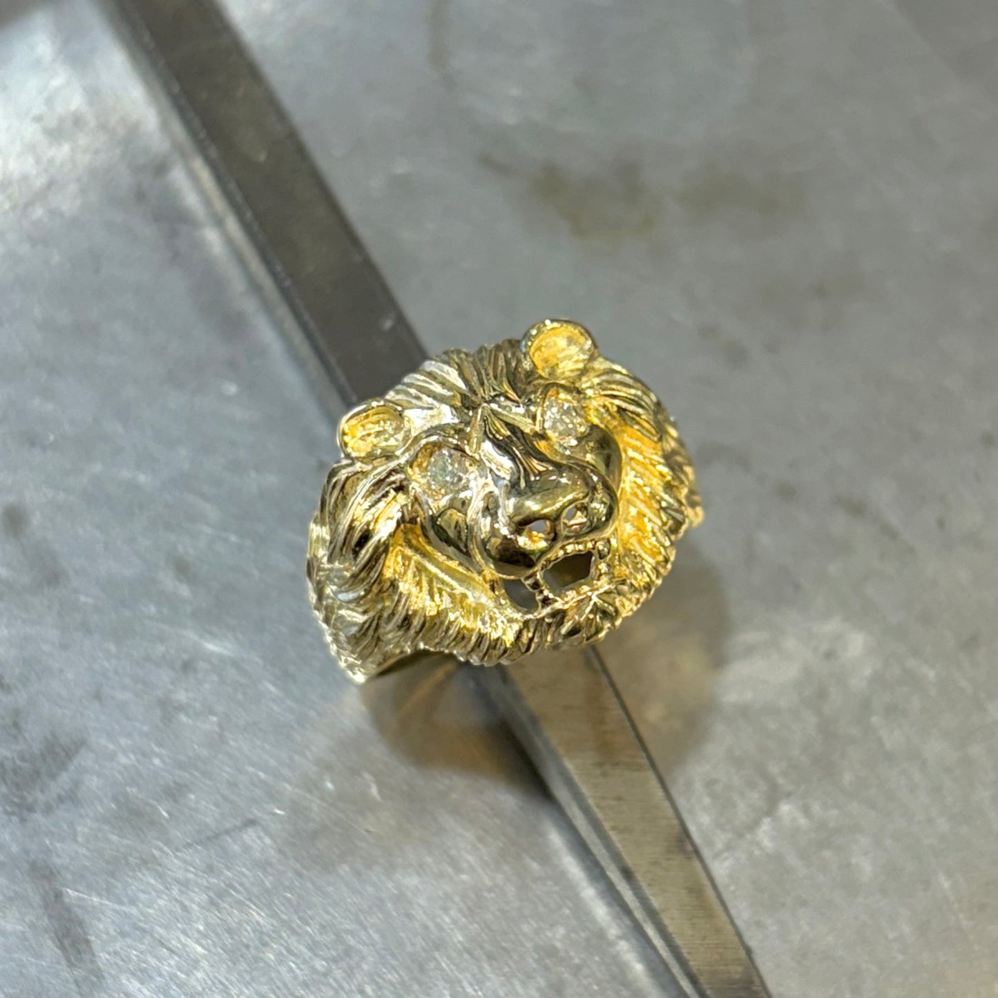 Bague Chevalière Lion - Or Jaune 750 & Diamants