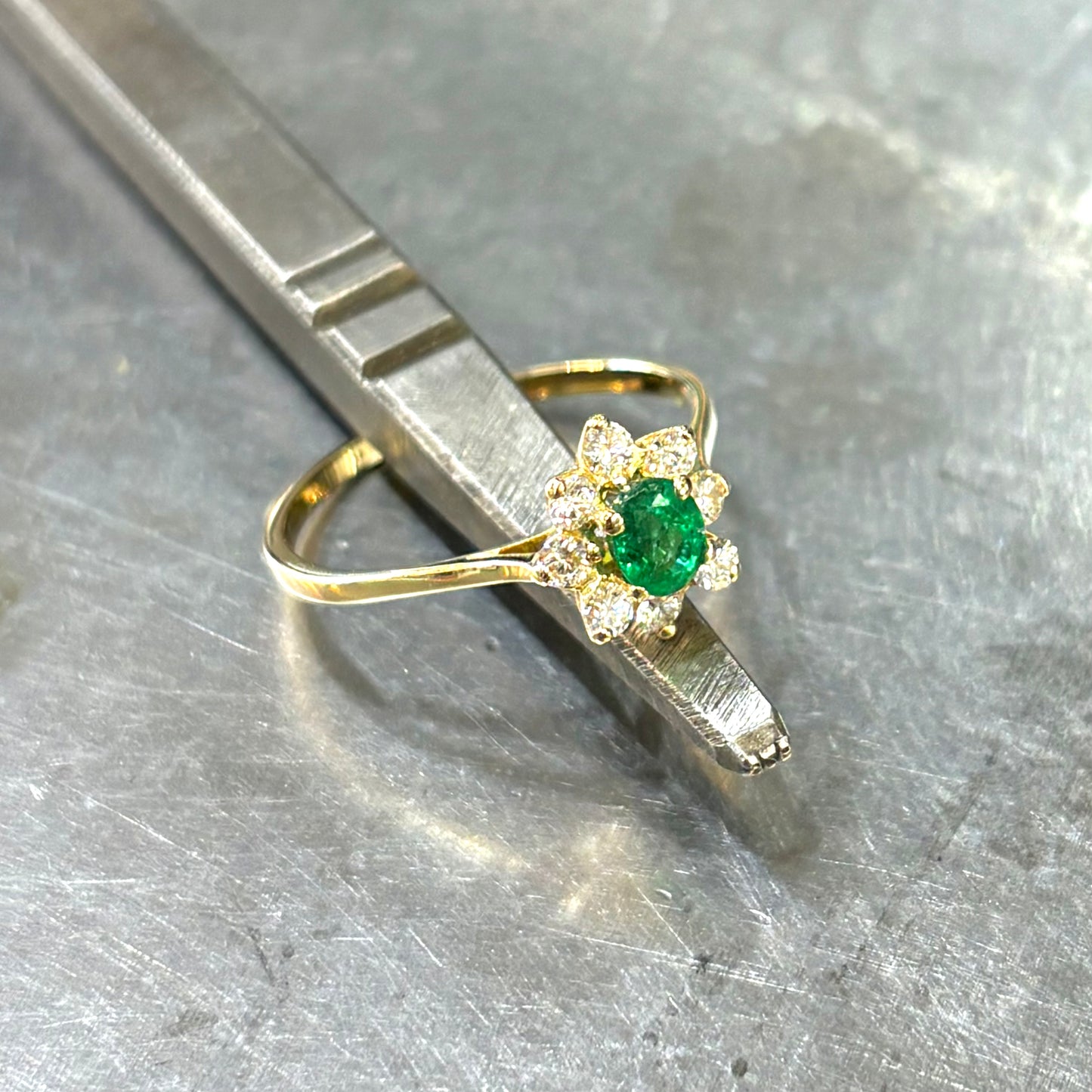 Bague Marguerite - Or Jaune 750 Émeraude & Diamants