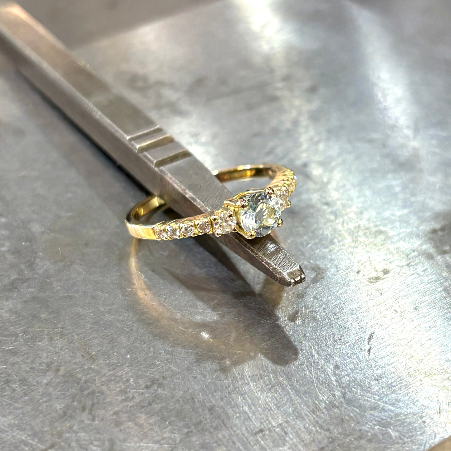 Bague Solitaire - Or Jaune 750 & Aigue-Marine