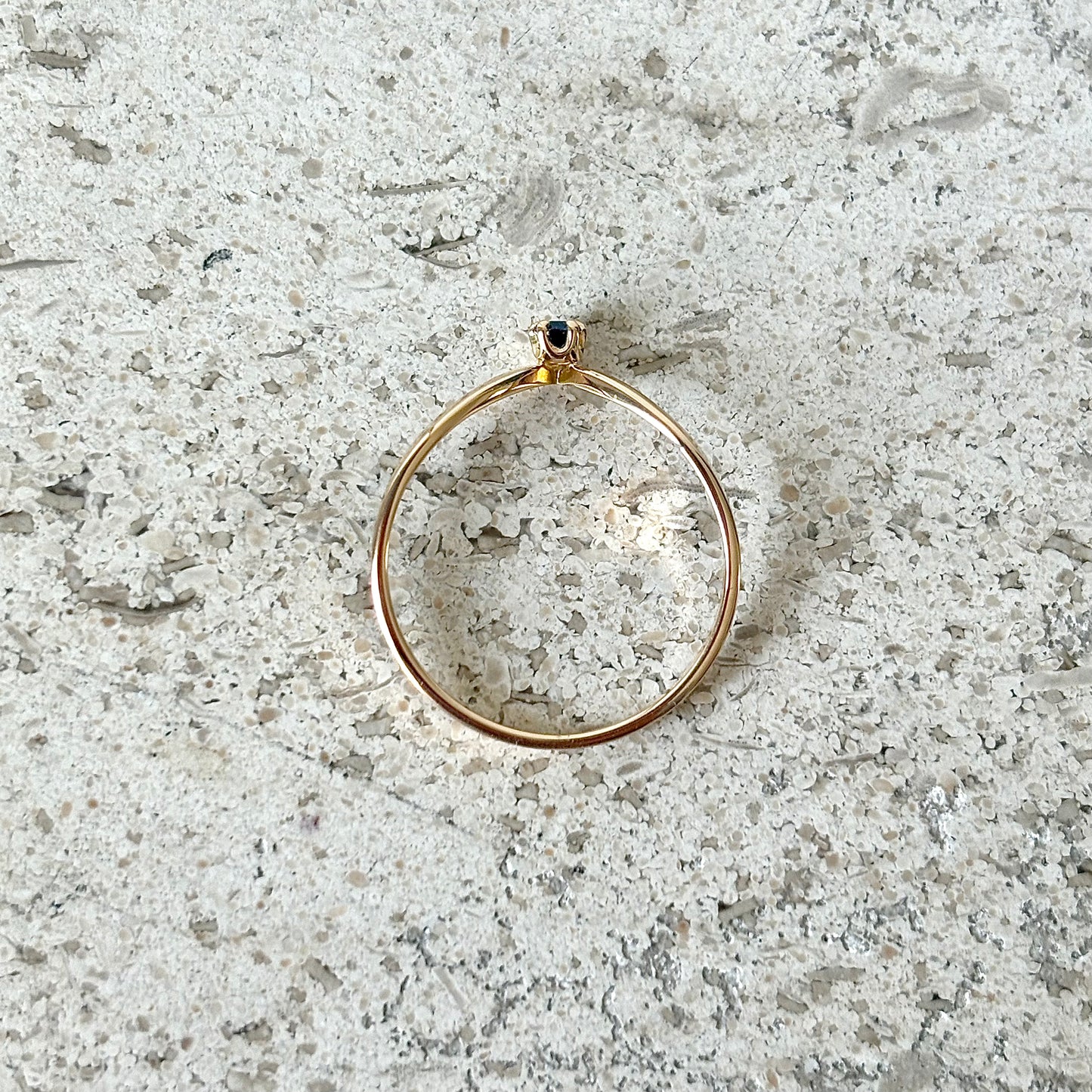 Bague V - Or Jaune 750 & Saphir