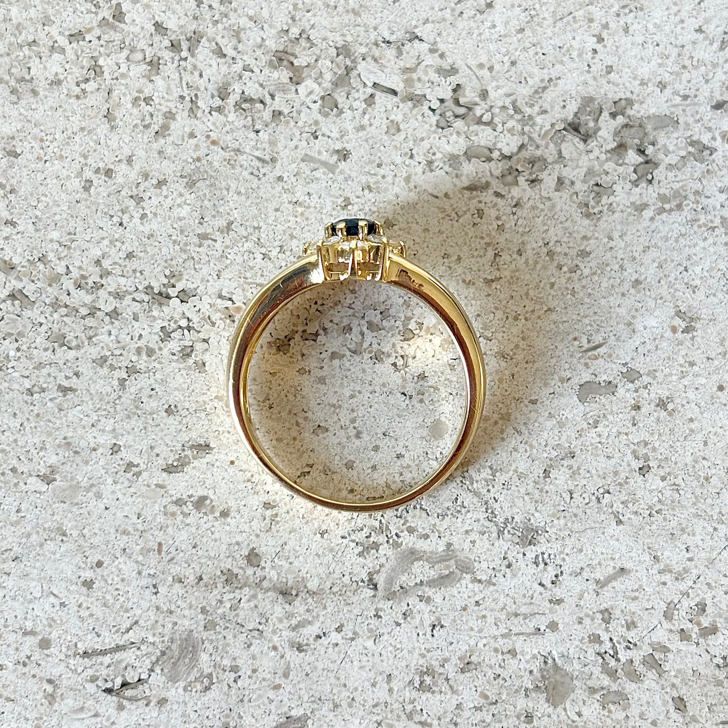 Bague Jonc Marguerite - Or Jaune 750 Saphir & Diamants