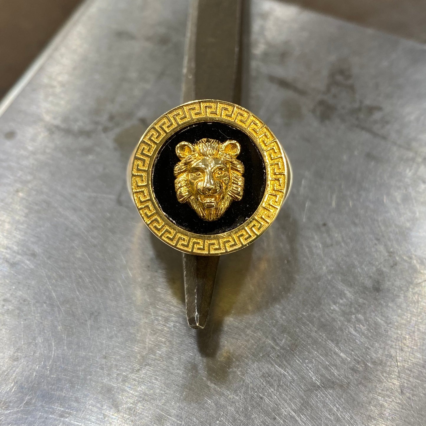 Bague Chevalière Lion - Or Jaune 750 & Onyx