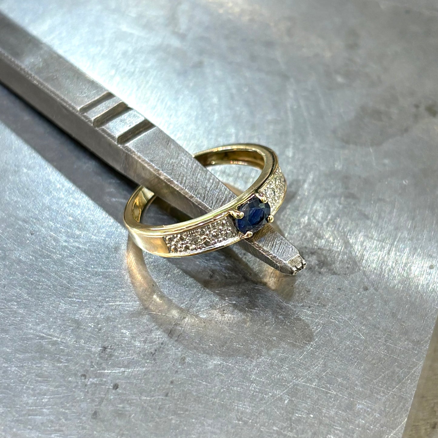 Bague Jonc - Or Jaune 750 & Saphir