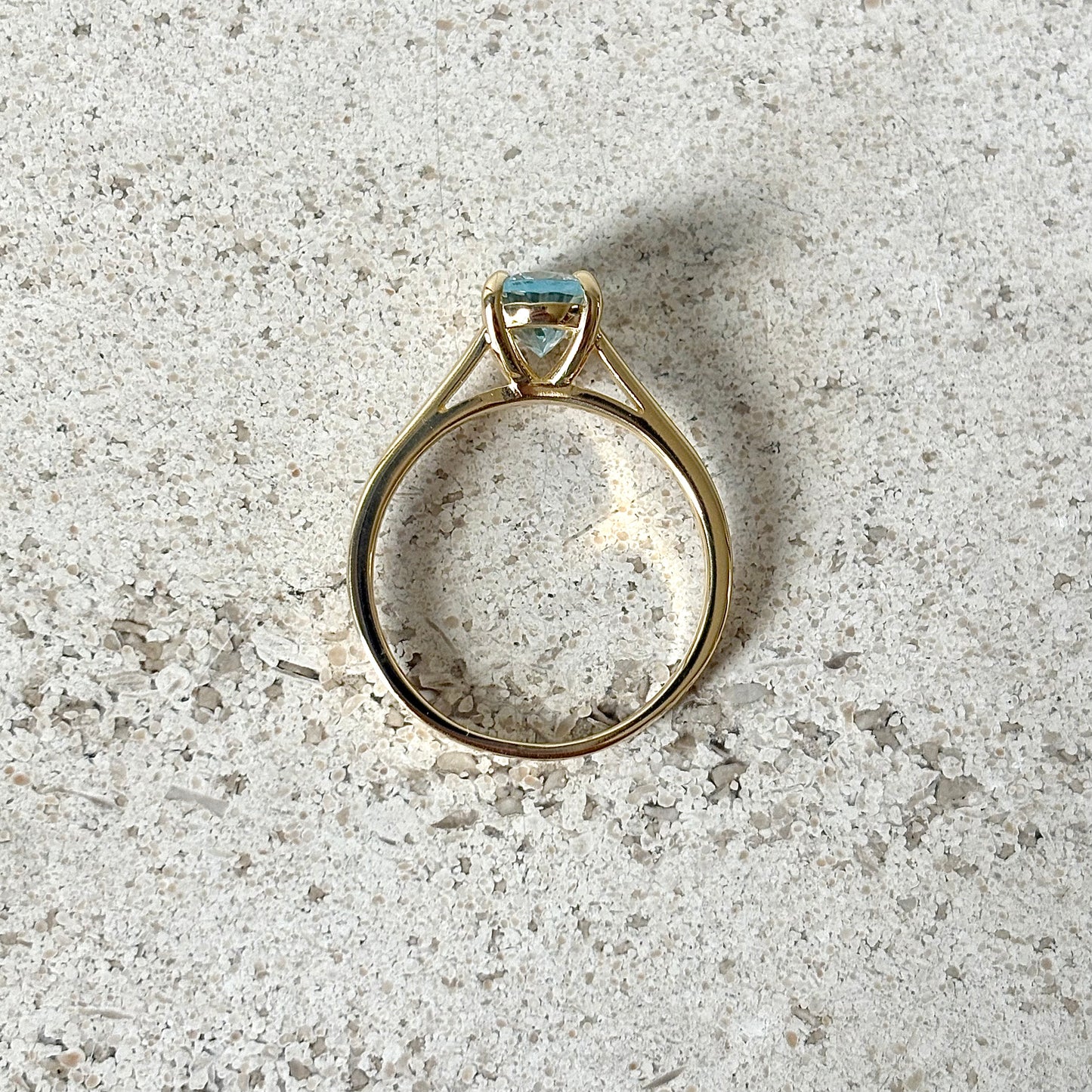 Bague Solitaire - Or Jaune 750 & Aigue-Marine