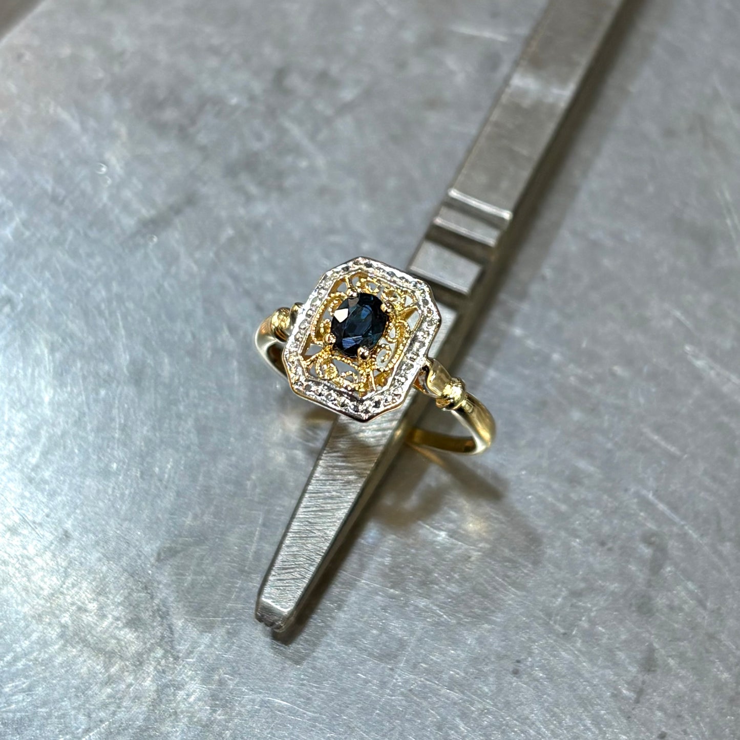 Bague Vintage Art Nouveau - Or Jaune 750 & Saphir