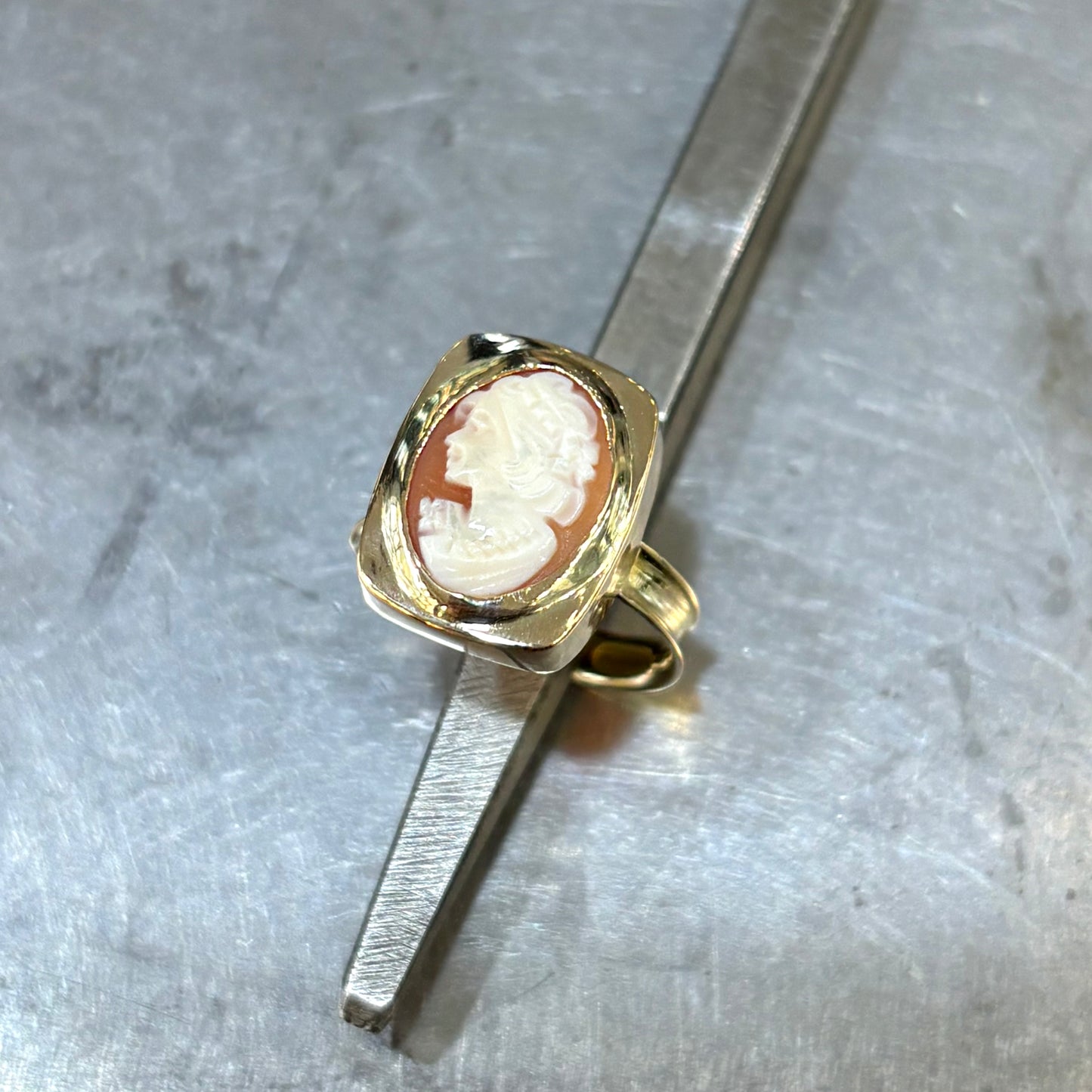 Bague Vintage - Or Jaune 750 & Camée