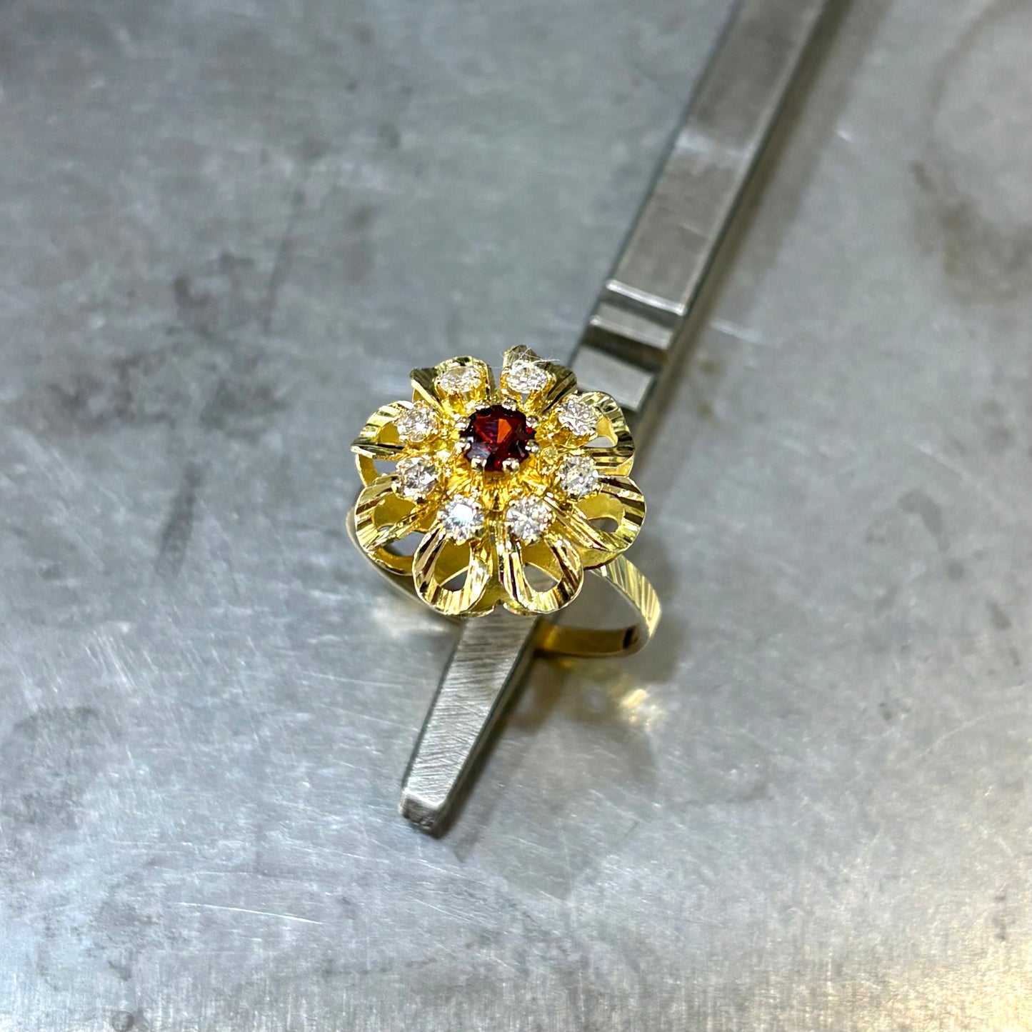 Bague Marguerite - Or Jaune 750 Diamants & Grenat