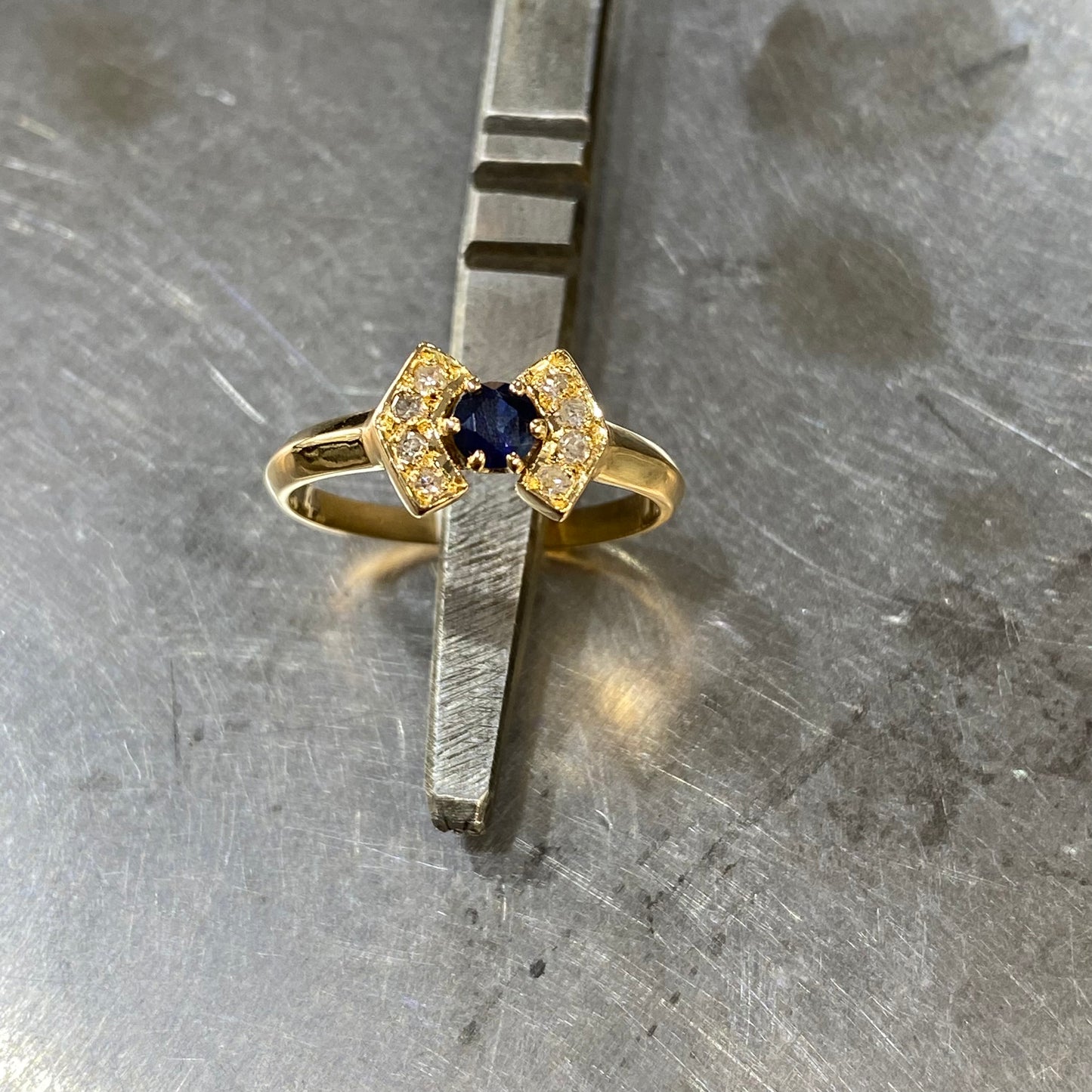 Bague - Or Jaune 750 Saphir & Diamants Occasion