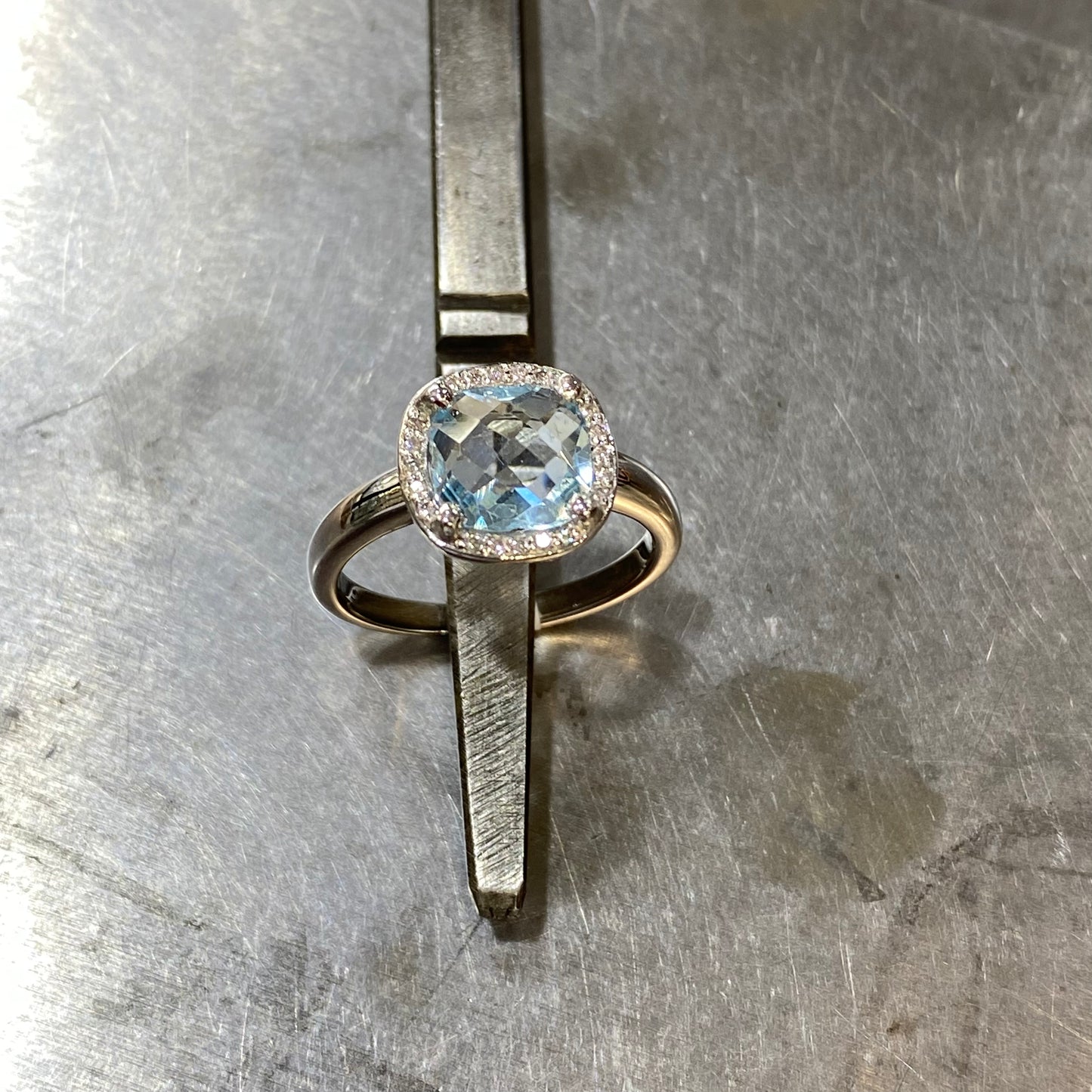 Bague - Or Blanc 750 Diamants & Topaze Neuf