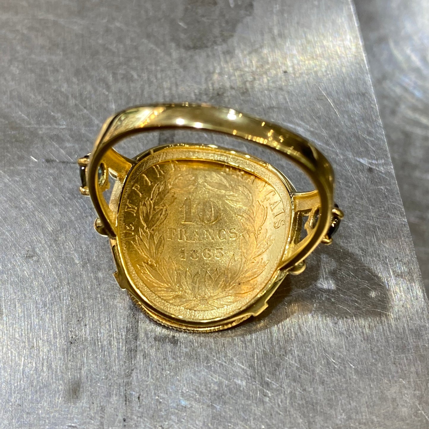 Bague Pièce - Or Jaune 750 Pièce 10 Francs Napoléon & Saphirs