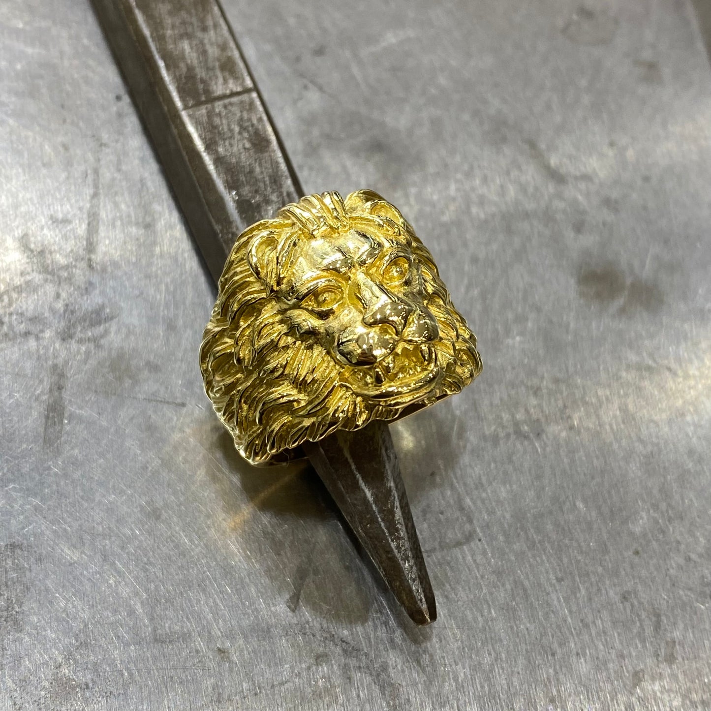 Bague Chevalière Lion - Or Jaune 750