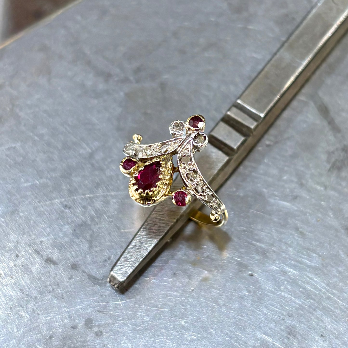 Bague Princesse Vintage - Or Jaune 750 Rubis & Diamants