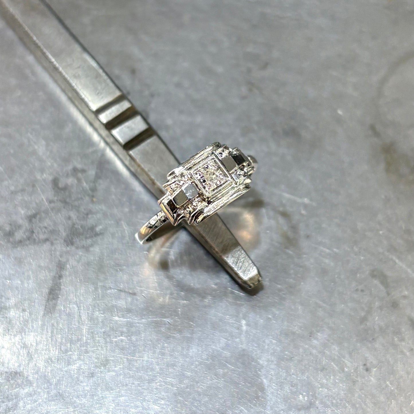 Bague Tank Vintage Art Déco - Or Blanc 750 & Diamant