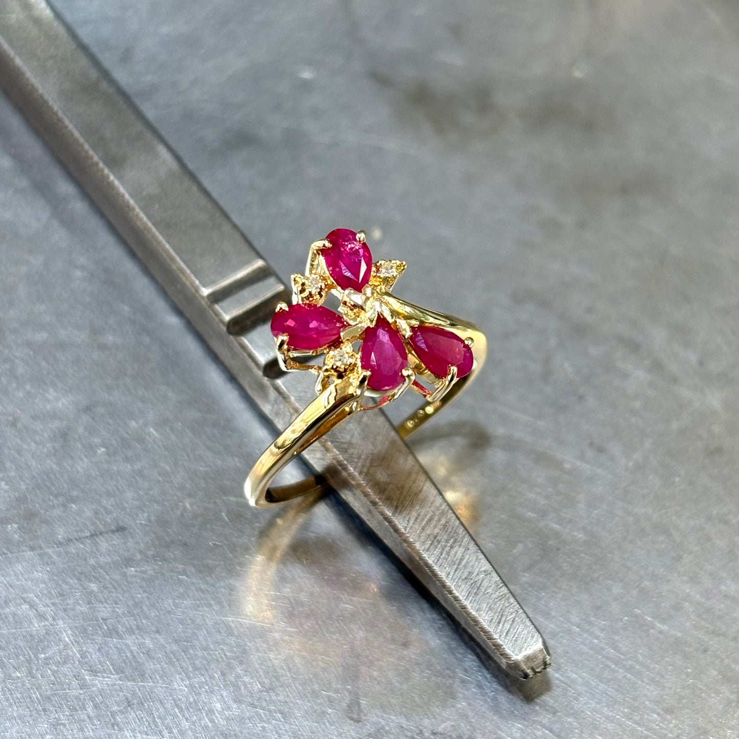 Bague Florale - Or Jaune 750 Rubis & Diamants
