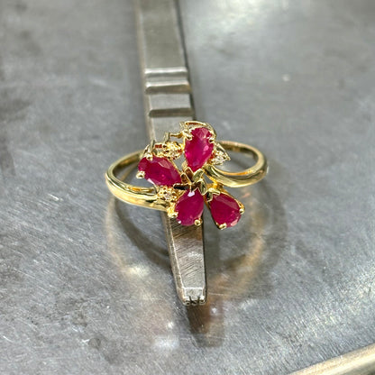 Bague Florale - Or Jaune 750 Rubis & Diamants