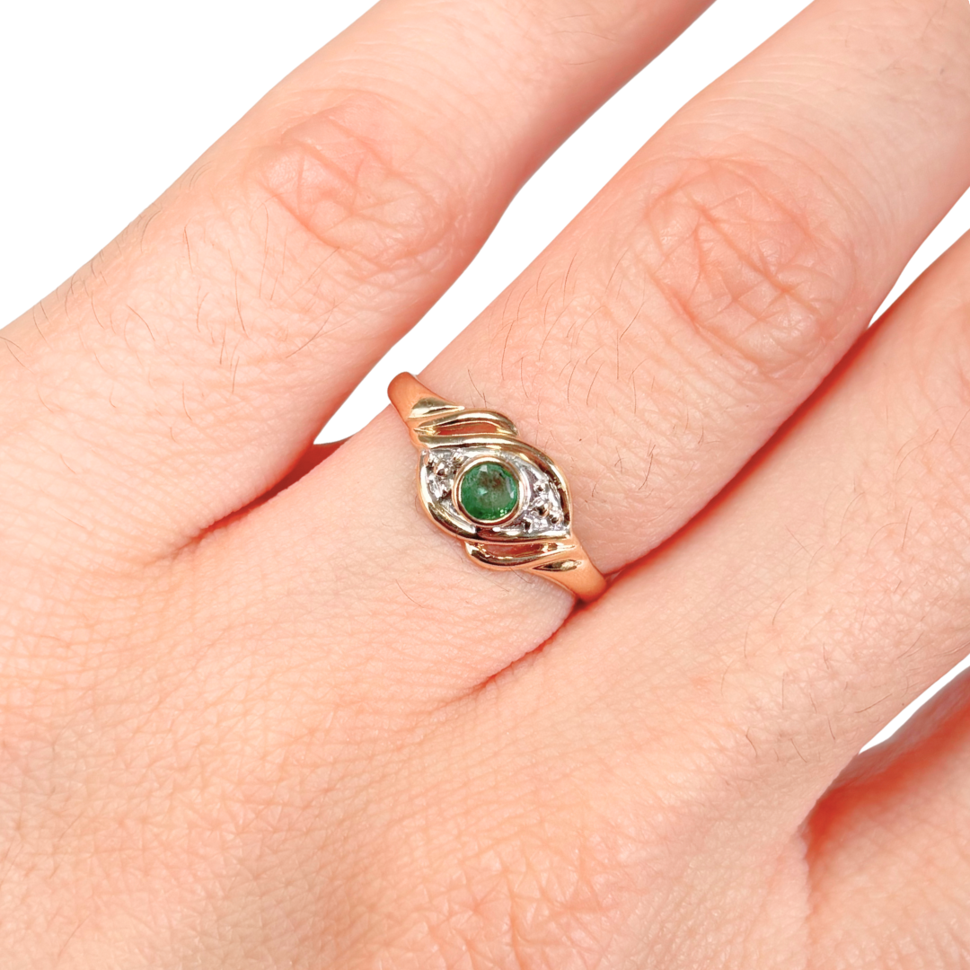 Bague Entrelacs - Or Jaune 750 & Émeraude