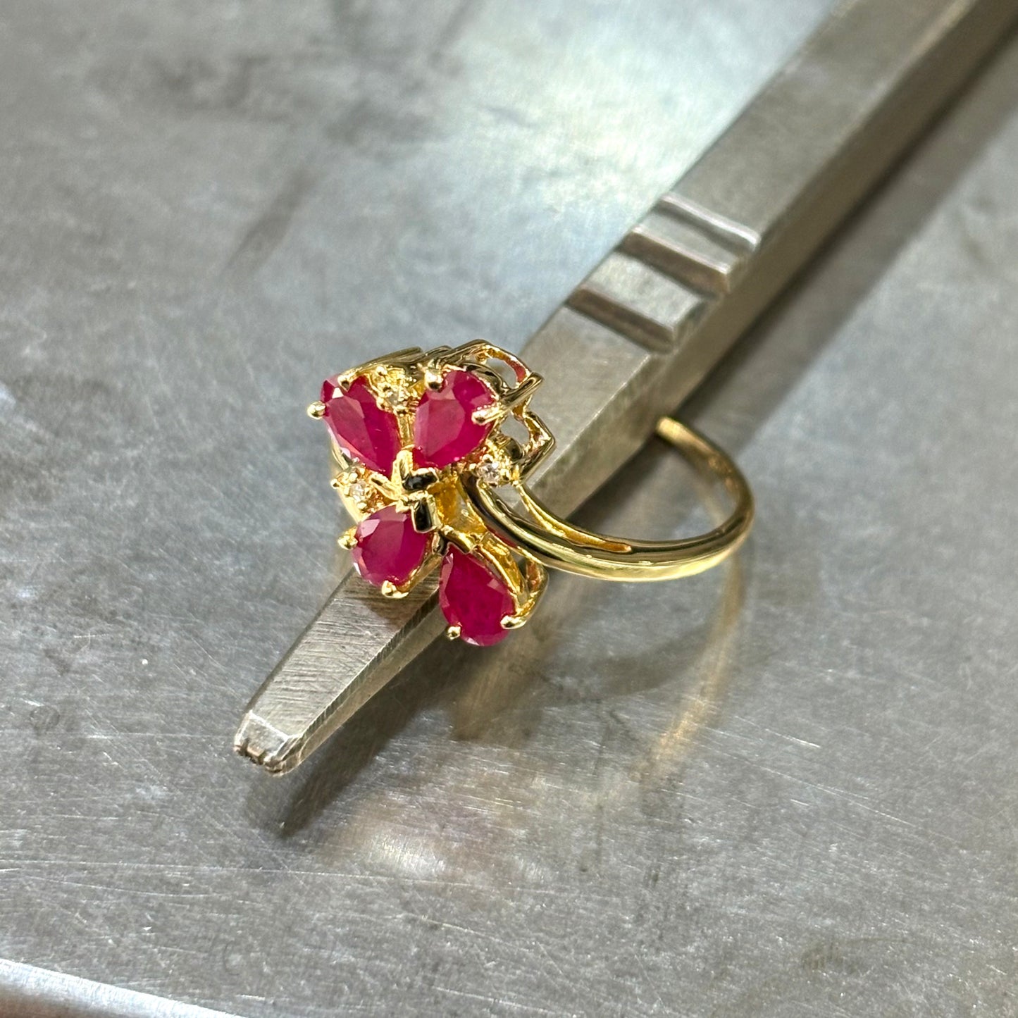 Bague Florale - Or Jaune 750 Rubis & Diamants