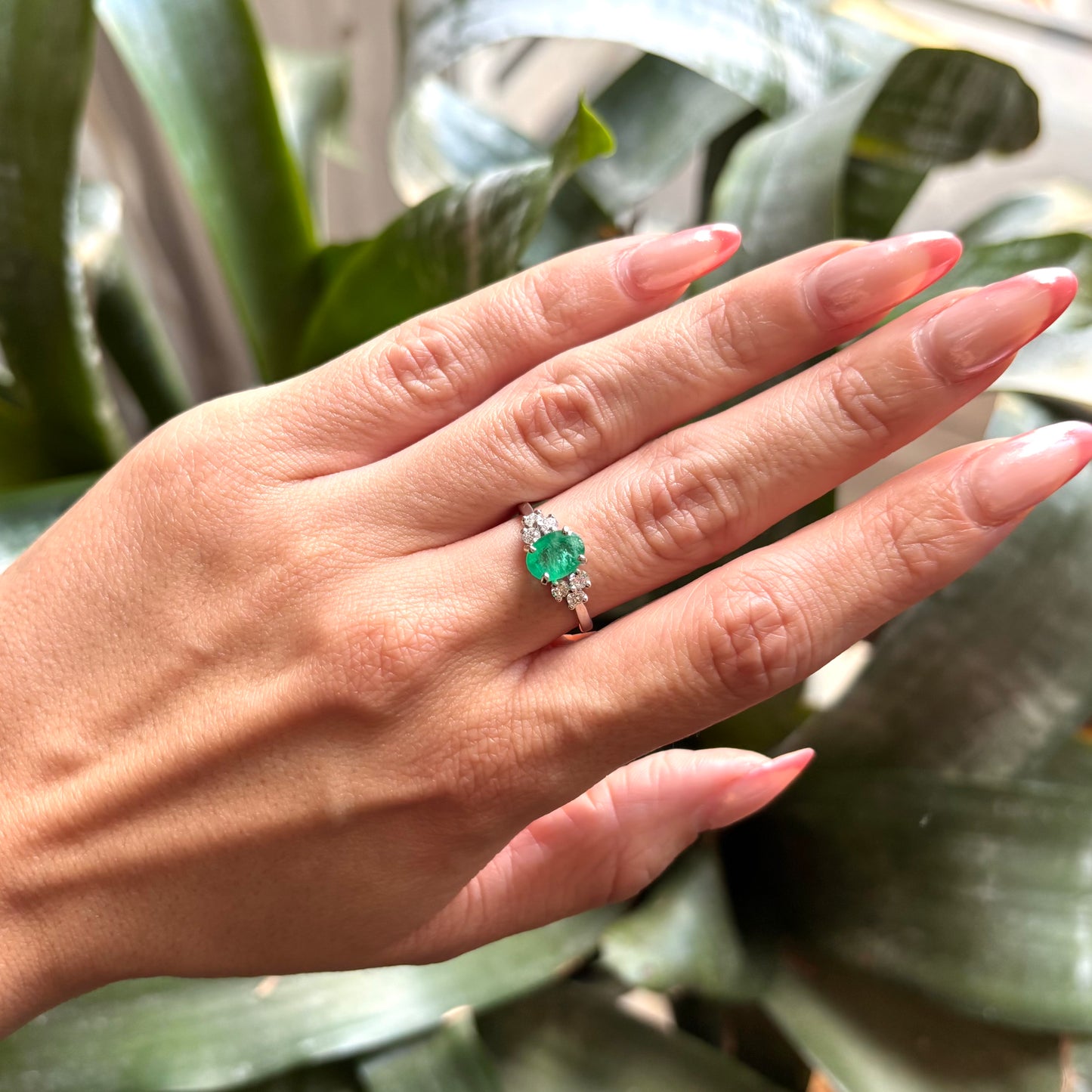 Bague Nausicaä Médium - Or Blanc 750 Émeraude & Diamants