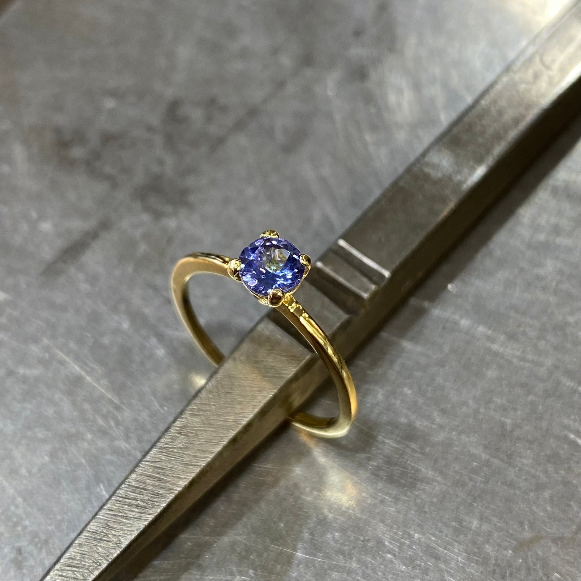 Bague Natori - Or Jaune 750 & Tanzanite Création Fremont