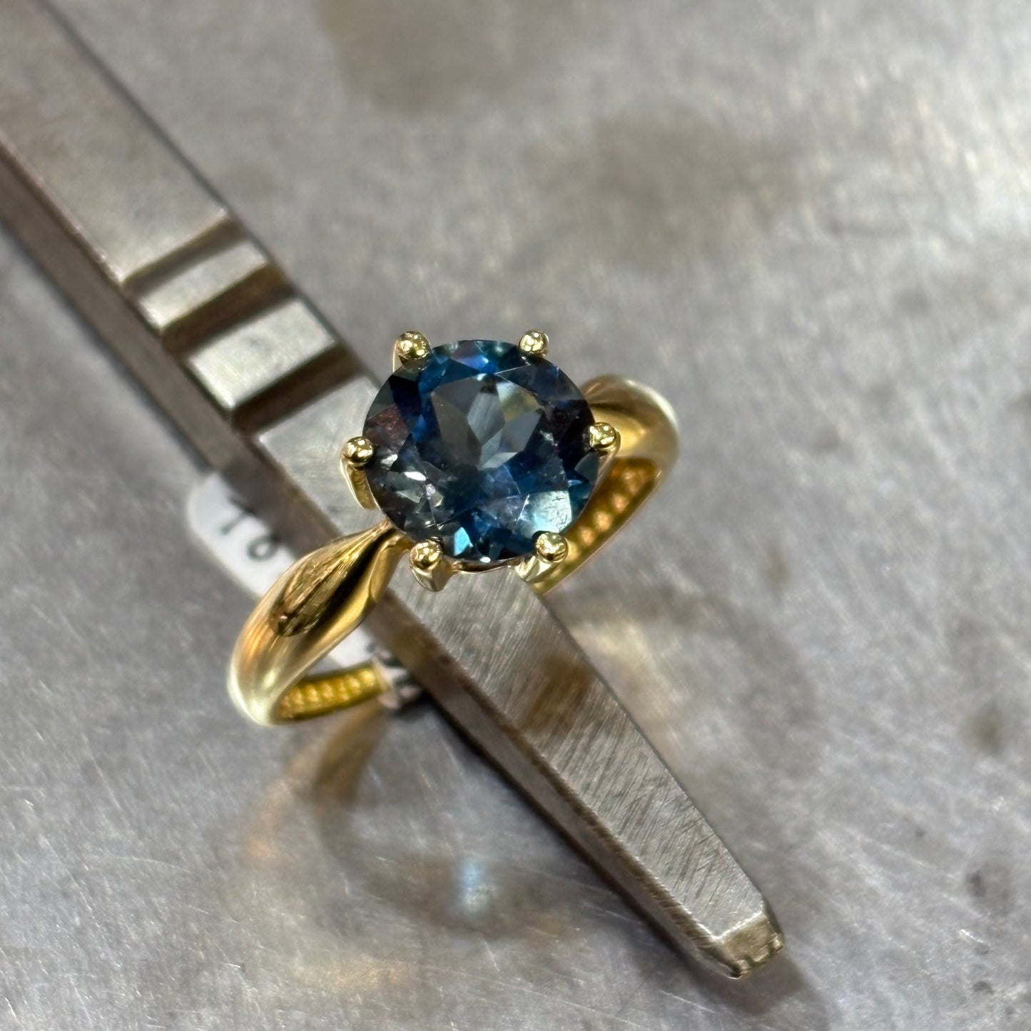 Bague - Or Jaune 750 & Topaze Blue London