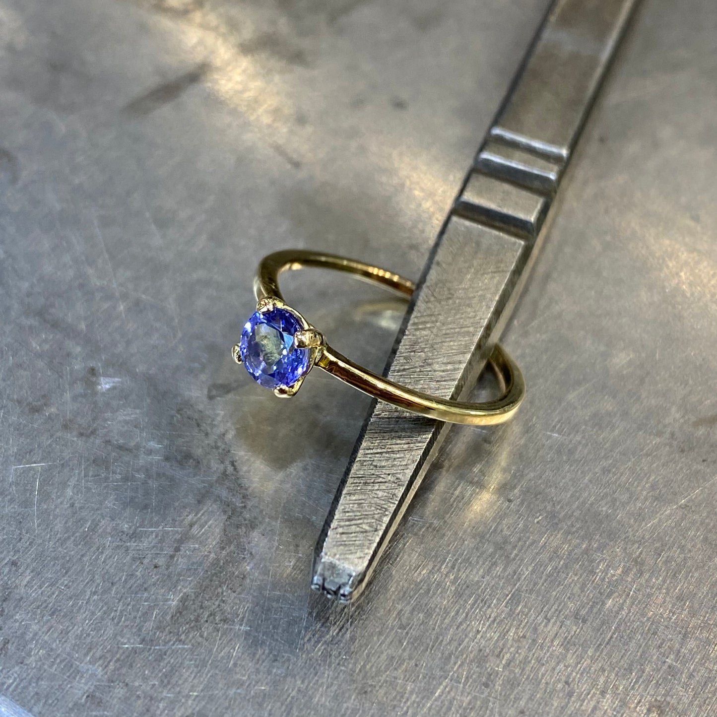 Bague Natori - Or Jaune 750 & Tanzanite Création Fremont